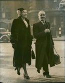 Hume Brian Donald:Setty murder trials open. - Vintage Photograph