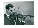 Musical instruments violine:tom jenkin leader of the BBc - Vintage Photograph