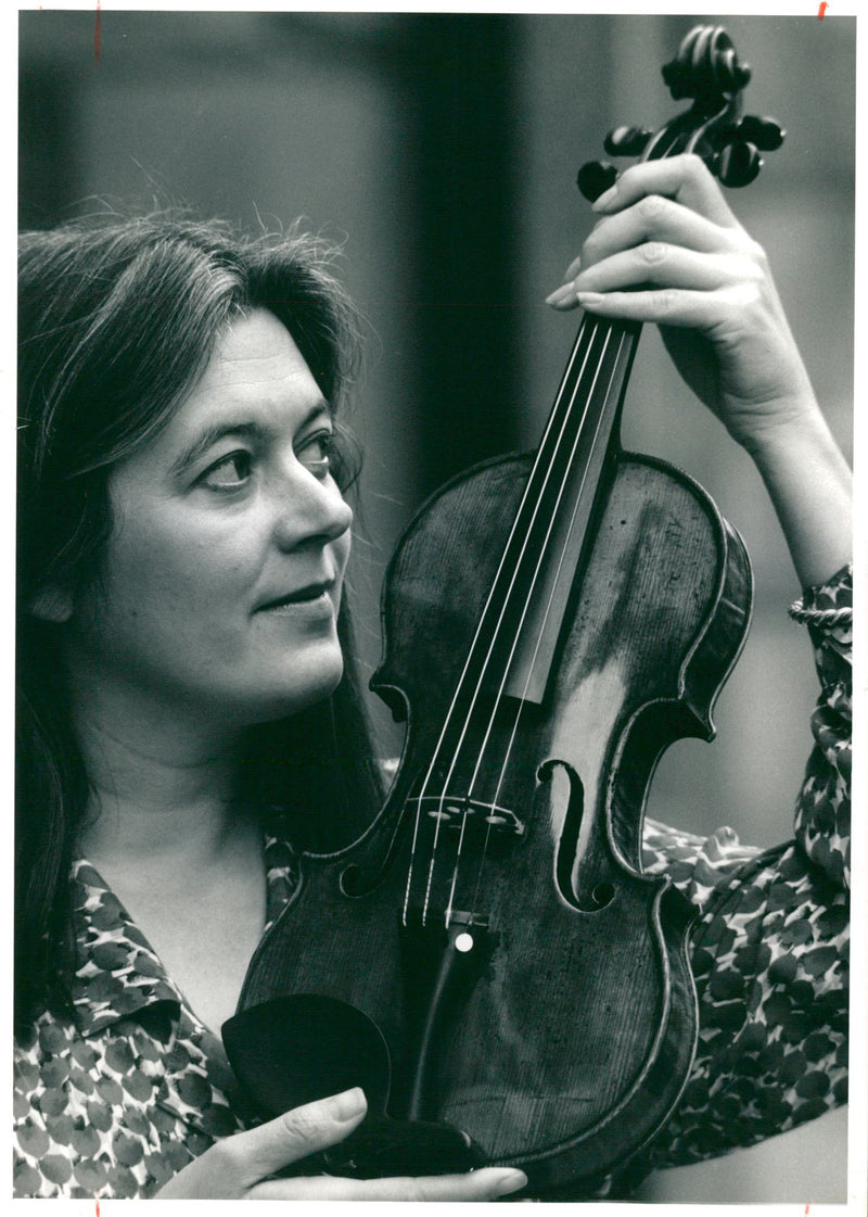 Musical instruments violine:an exceptional violin - Vintage Photograph