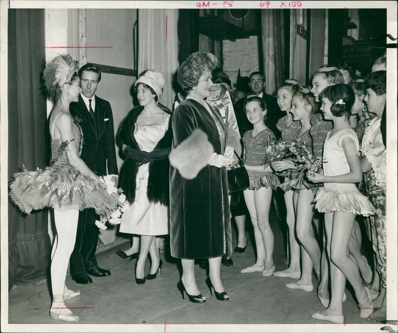 Queen elizabeth with the younger dancers and prnicess margarret and mr anthony armstrong jones. - Vintage Photograph