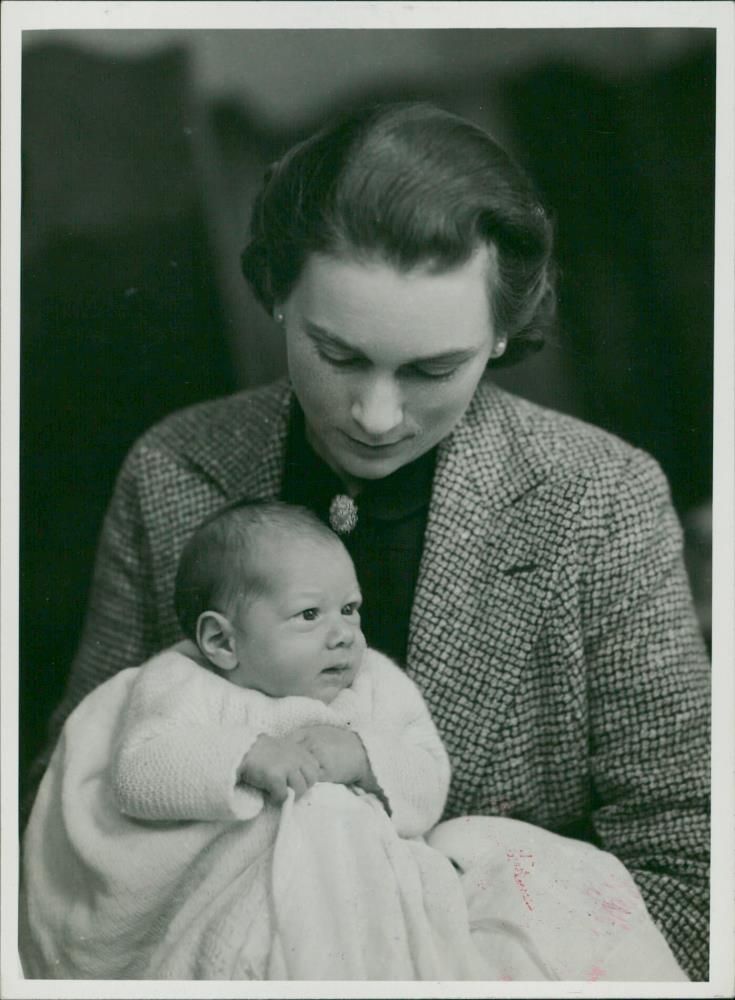 Prince william henry with his mother duchess. - Vintage Photograph
