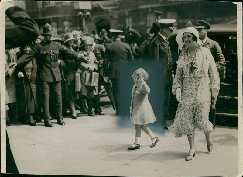 Elizabeth II. - Vintage Photograph