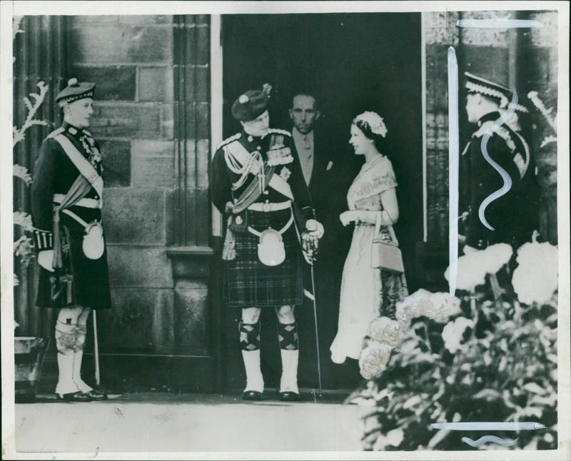 Elizabeth II with the duke of Edinburgh. - Vintage Photograph