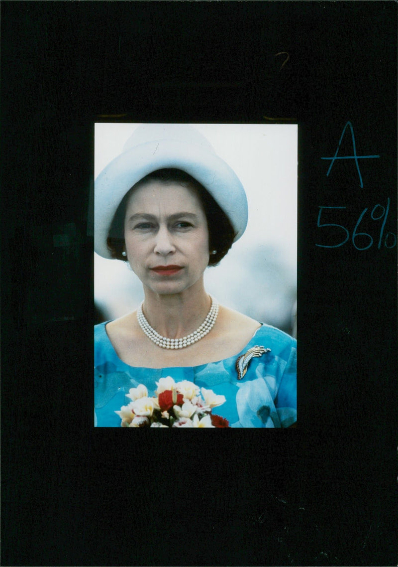 Queen Elizabeth II New Zealand turn 1995: - Vintage Photograph