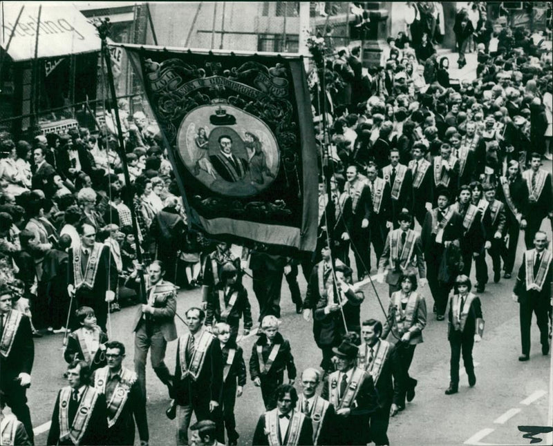 Civil right riots:royal avenue belfast during the tradional march. - Vintage Photograph