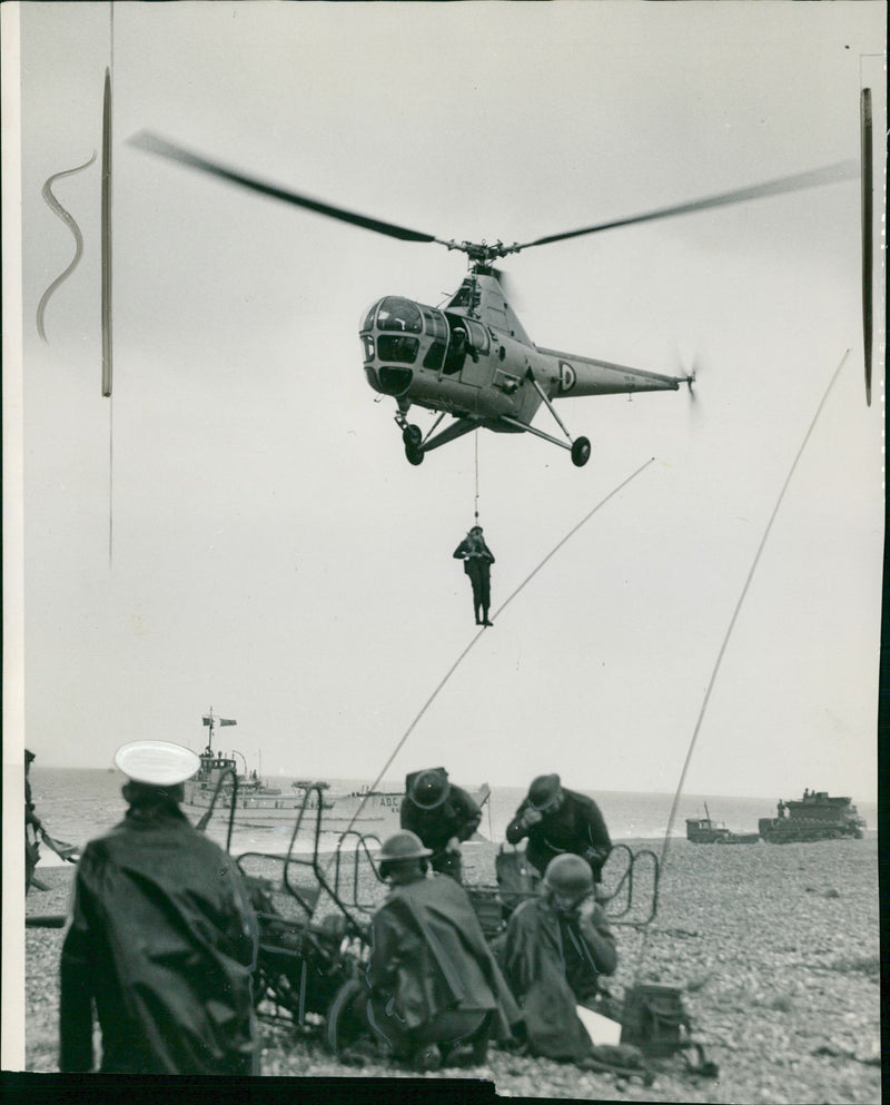 The Sikorsky H-5:amphibion assult exercises . - Vintage Photograph