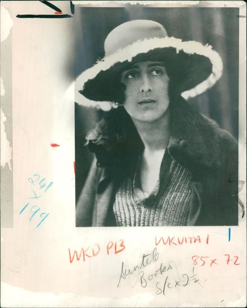 Vita Sackville-West. - Vintage Photograph