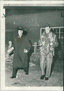 A member of Royal Ulster Constabulary and an Army bomb disposal. - Vintage Photograph