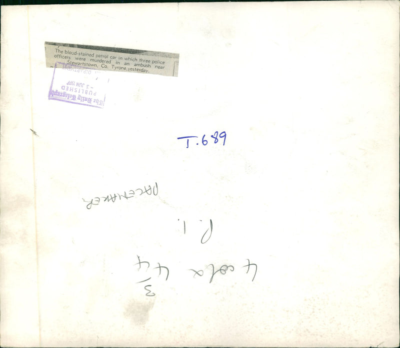 Civil Rights Schootings Ireland: the blood -stained patrol car. - Vintage Photograph