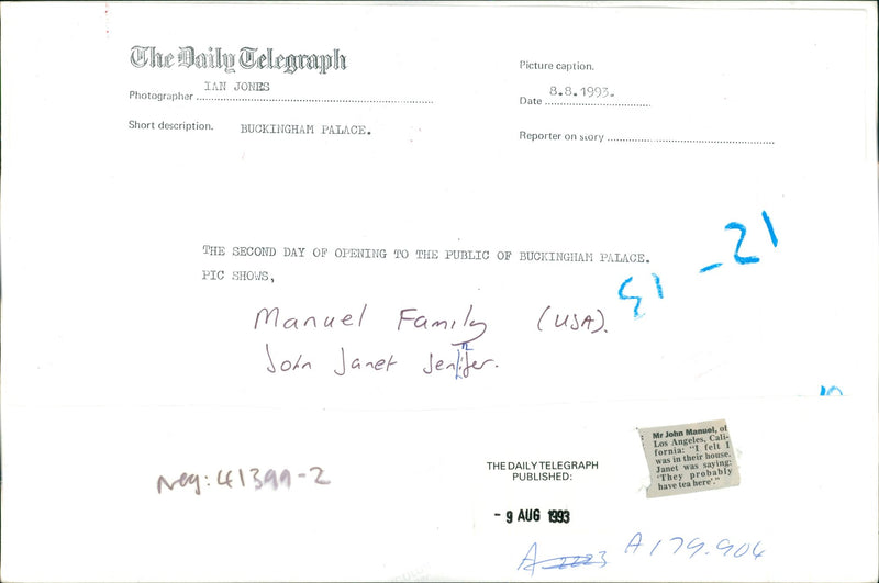 Buckingham palace london: manuel family. - Vintage Photograph