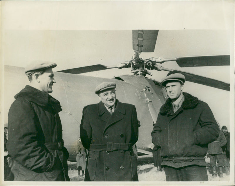 the crew of Mil Mi-6. - Vintage Photograph