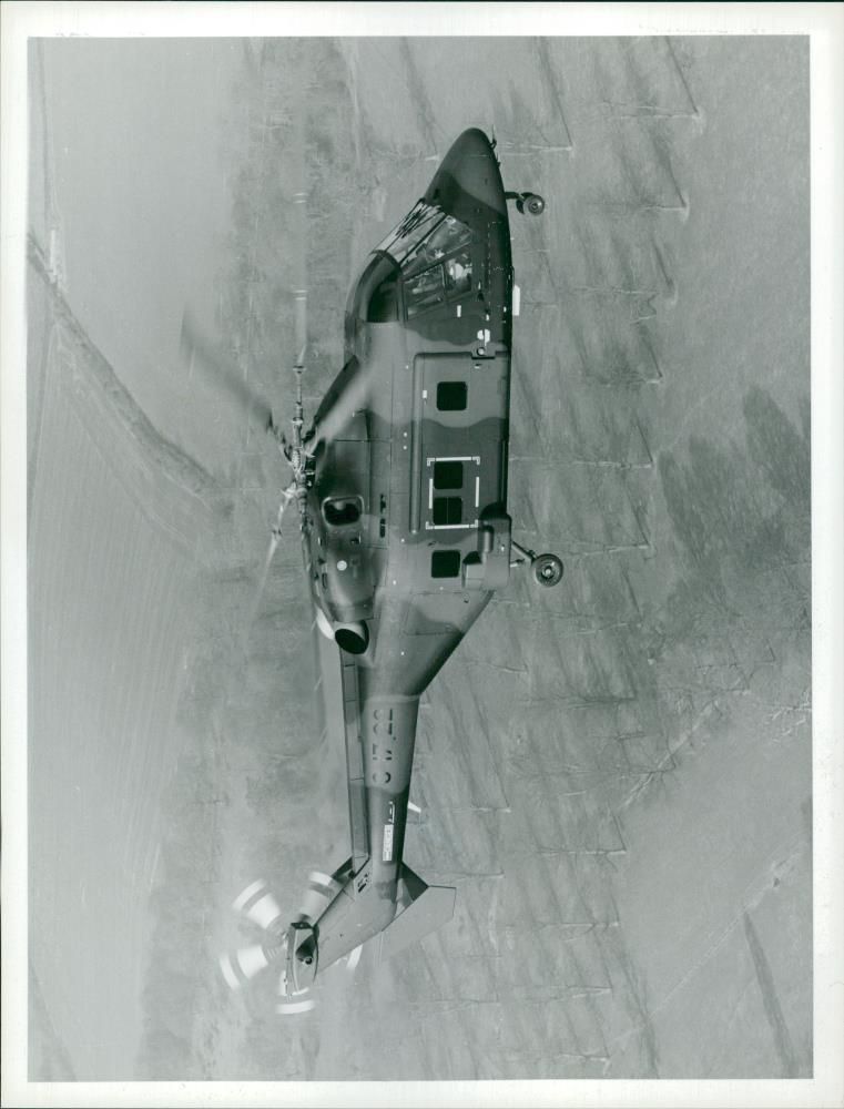 Lynx helicopter:it 300 is a rugged team lynx helicopters. - Vintage Photograph