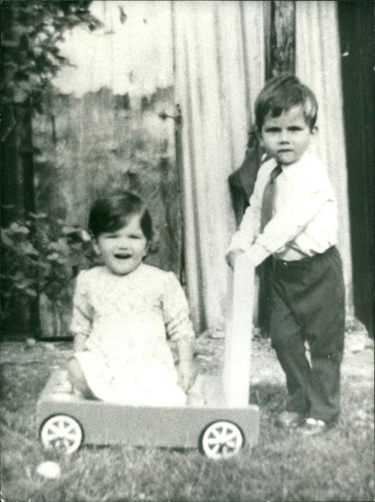 Murdered And Missing Person 1971:Amanda Mooneapillay with her brother Julian. - Vintage Photograph