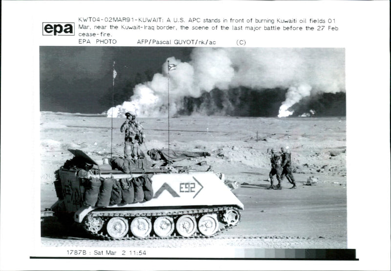 Iraq in war Kuwait oil fires - Vintage Photograph