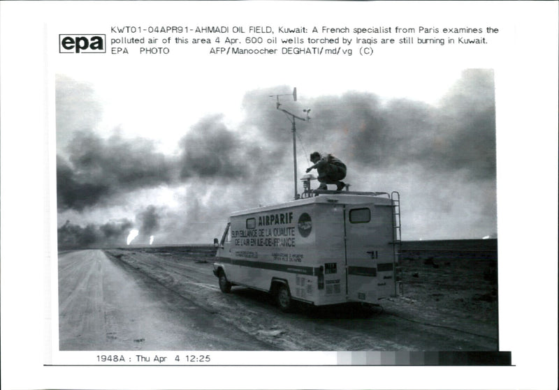 Iraq in war Kuwait oil fires - Vintage Photograph