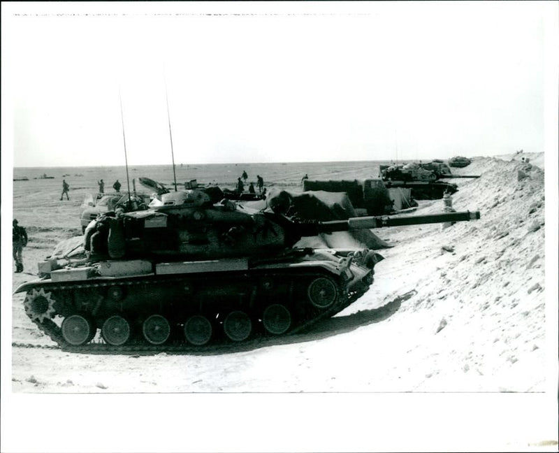 Iraq UN War Other Navys:Tanks of the 3rd armoured. - Vintage Photograph