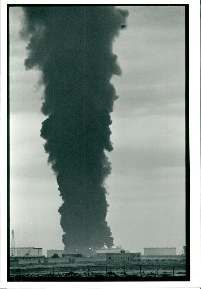 Iraq UN War:War of The gulf. - Vintage Photograph