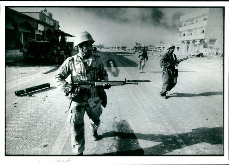 Gulf War:After their baptism of fire. - Vintage Photograph