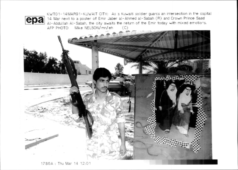 Iraq -un war kuwait city war damage:as a kuwaiti soldier guards in intersection in the capital. - Vintage Photograph
