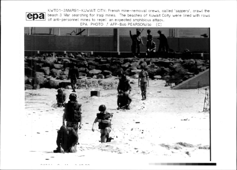 Iraq -un war kuwait city war damage:french mine removal crews. - Vintage Photograph