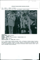 Yasser Arafat salute the tomb of the unknown soldier. - Vintage Photograph