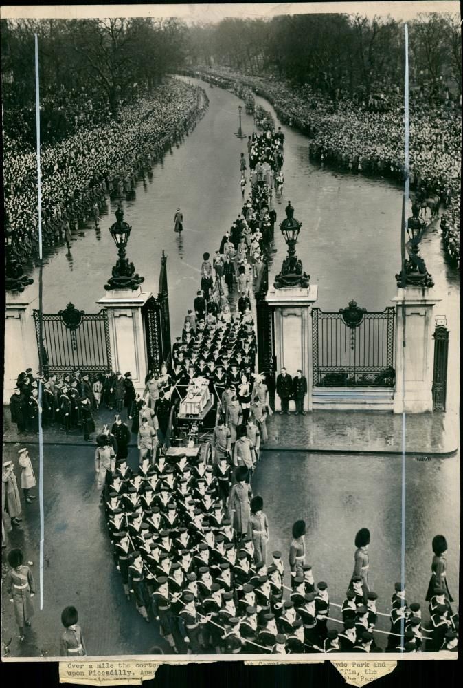 King George V. : a view from the large marble arch - Vintage Photograph
