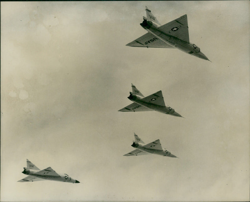 aircraft convair f-102: - Vintage Photograph