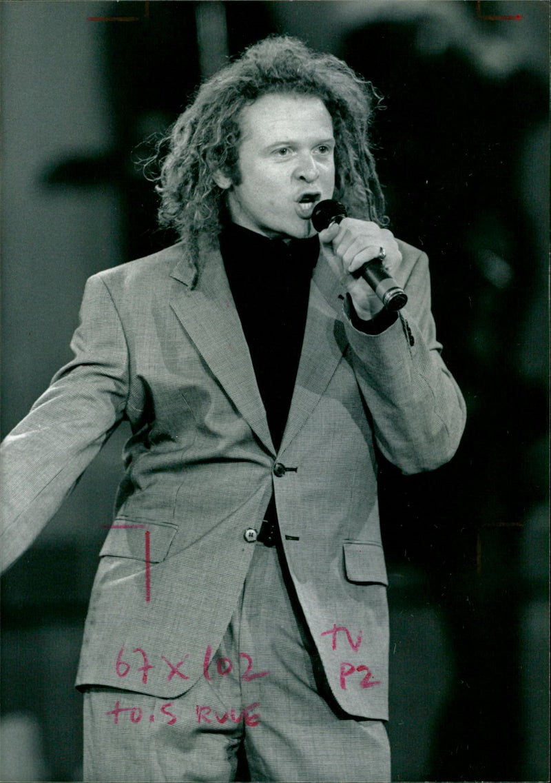 Simply Red:Mick Hucknall. - Vintage Photograph