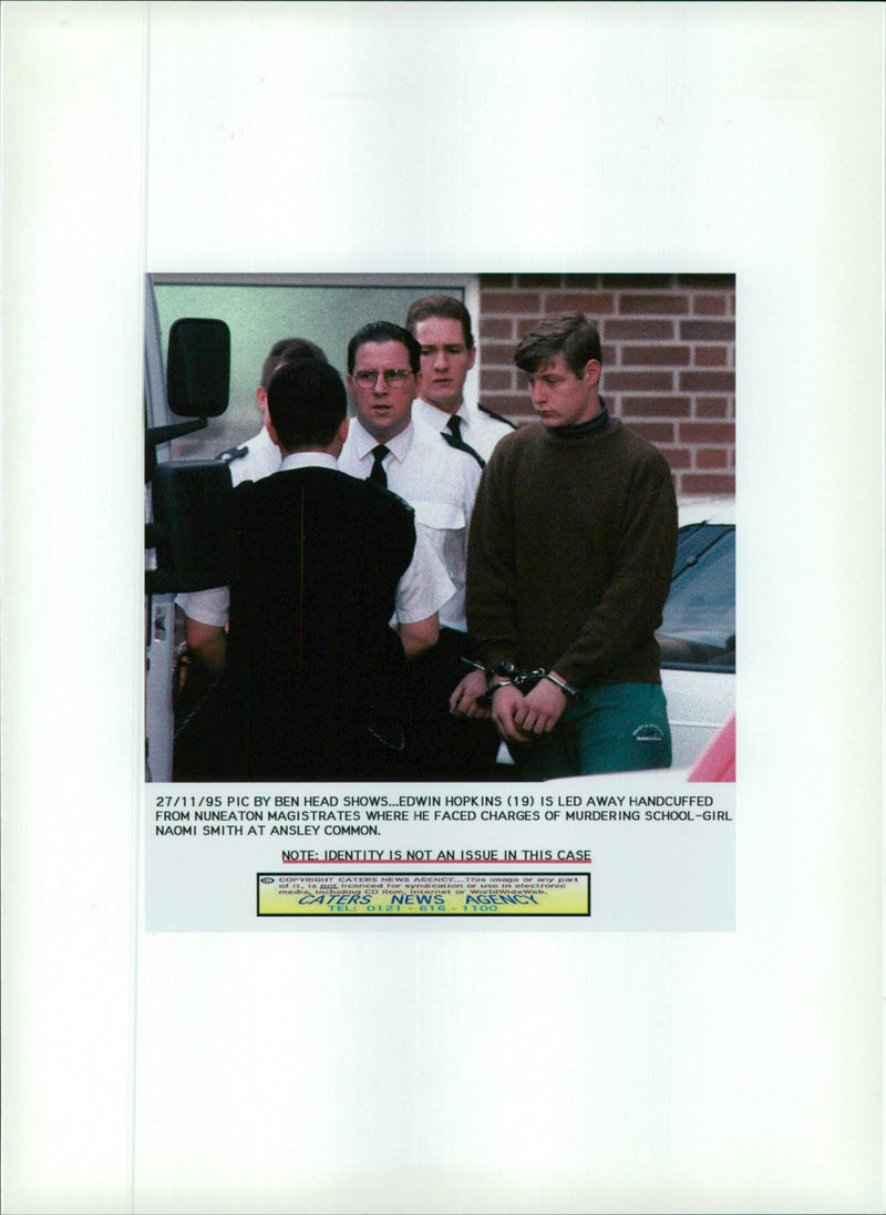 EDWIN HOPKINS LED AWAY HANDCUFFED FROM NUNEATON MAGIST BILL SMITH NAOMI - Vintage Photograph
