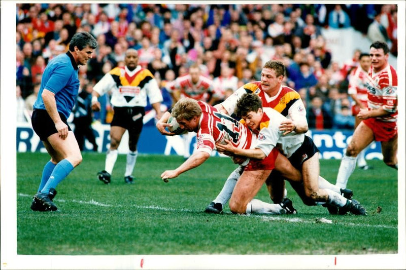 Denis Betts beats Karl Fairbank. - Vintage Photograph