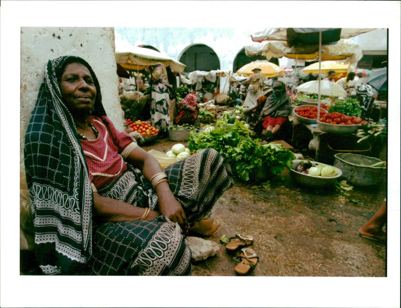 1995 THREE DAYS AFTER MILTARY COUP ADIL BRADLOW TITLE CAPITAL WRITER COUNTRY - Vintage Photograph