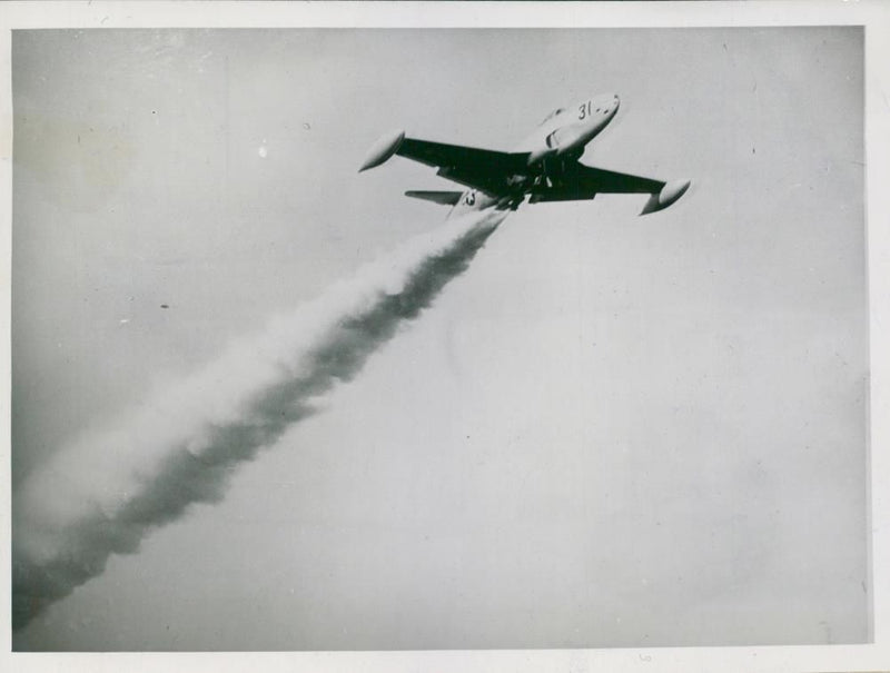 Aircraft: Shooting Star. - Vintage Photograph