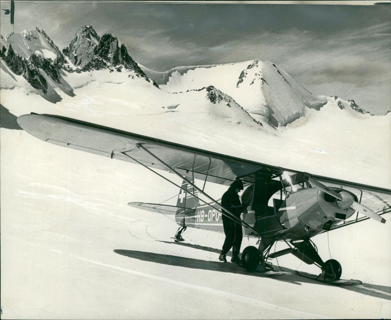 Piper PA-18 Super Cub - Vintage Photograph