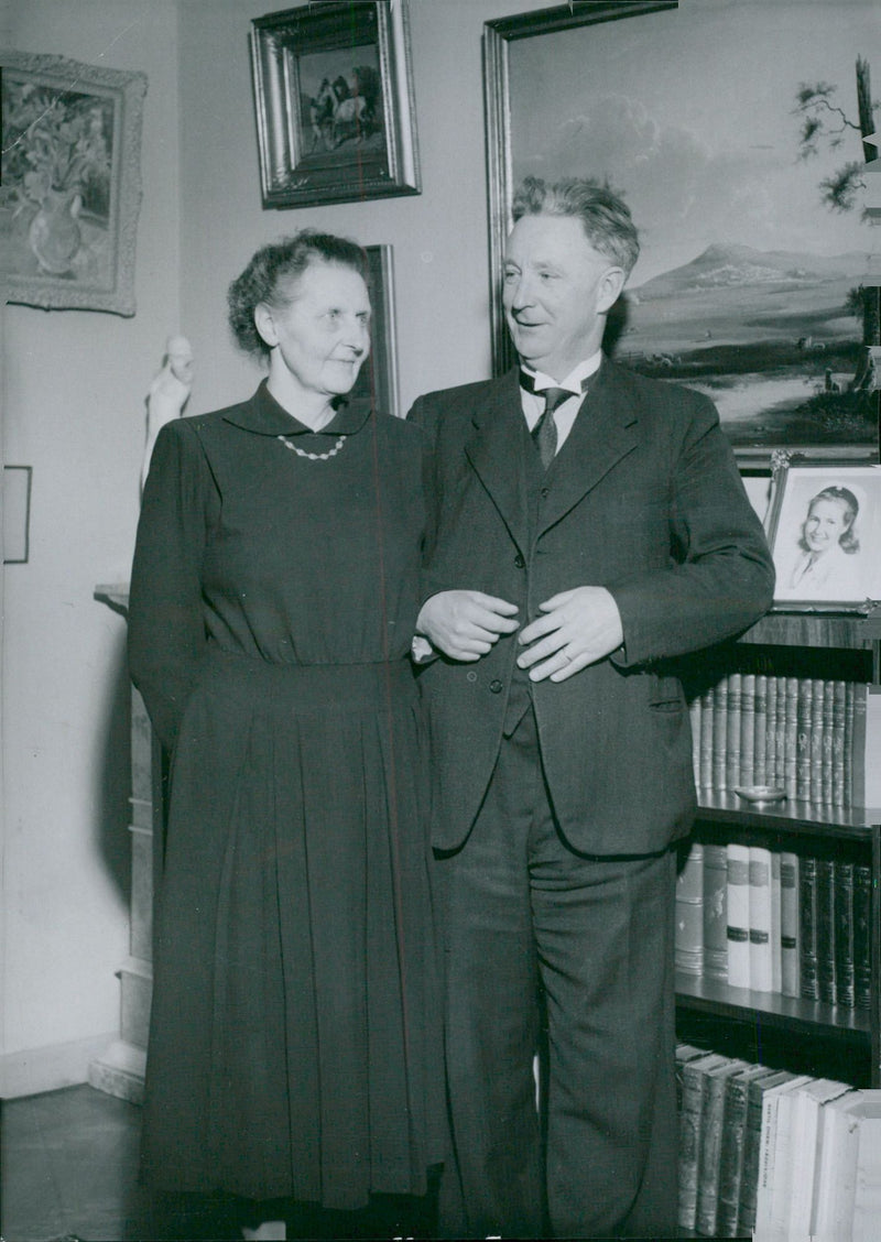 1951 SWEDEN MALMO LANDSCAPE HER TEL THEIR BEAUTIFUL AGRICULTURAL COP INSTITUTE - Vintage Photograph