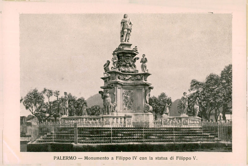 Statue of the King Filippo IV and Filippo V in Palermo. - Vintage Photograph