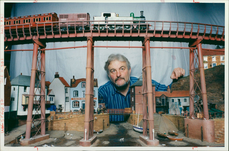 Model Railway:Chris senior create runswick bay. - Vintage Photograph