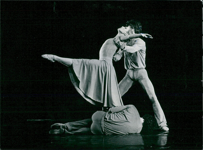 Dutch Dance Theater. Jeanne Solan and Jon Benoit - Vintage Photograph
