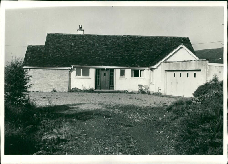 Inuengarny Cannabis Cases:Luxury house Tom-an-oir. - Vintage Photograph