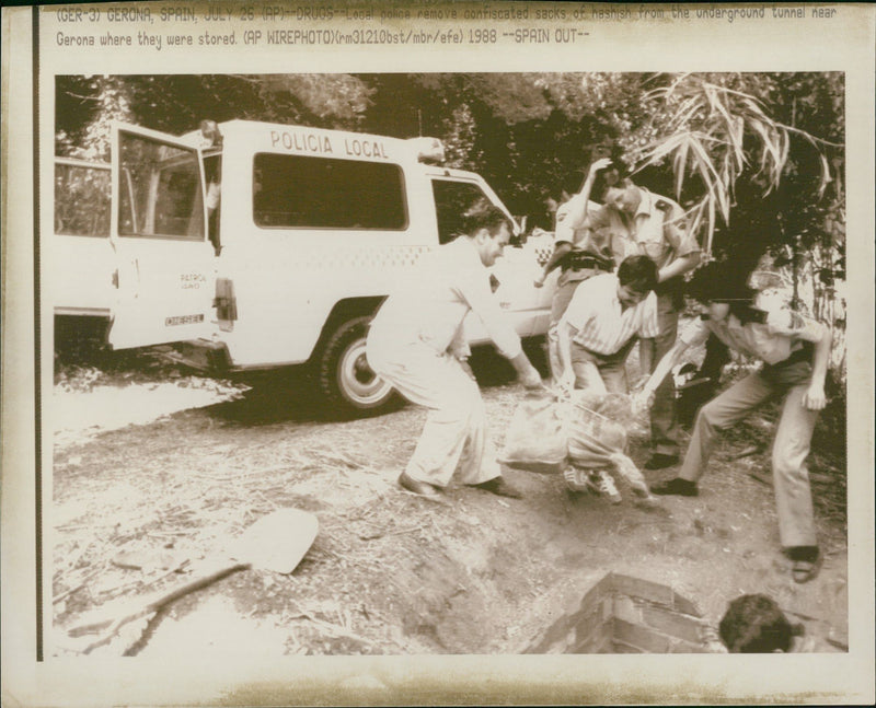 Inuengarny Cannabis Cases: - Vintage Photograph