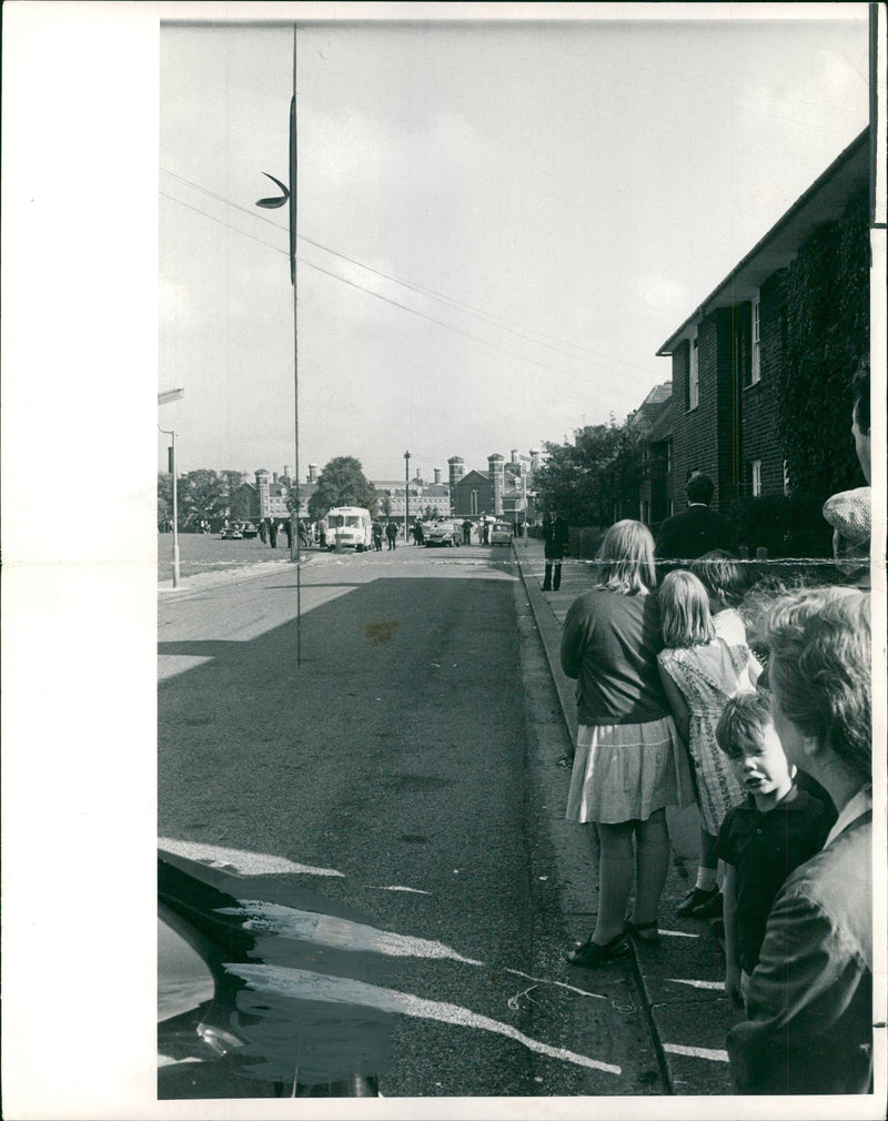 Shepherd's Bush murders:children watching. - Vintage Photograph