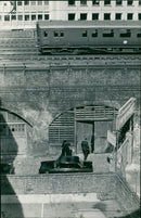 Shepherd's Bush murders: detective entering the lock up. - Vintage Photograph