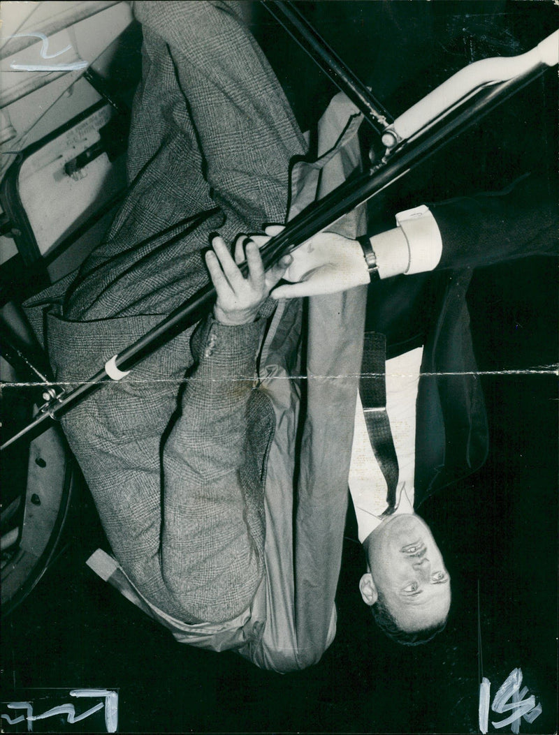 Shepherd's Bush murders: arriving at london. - Vintage Photograph