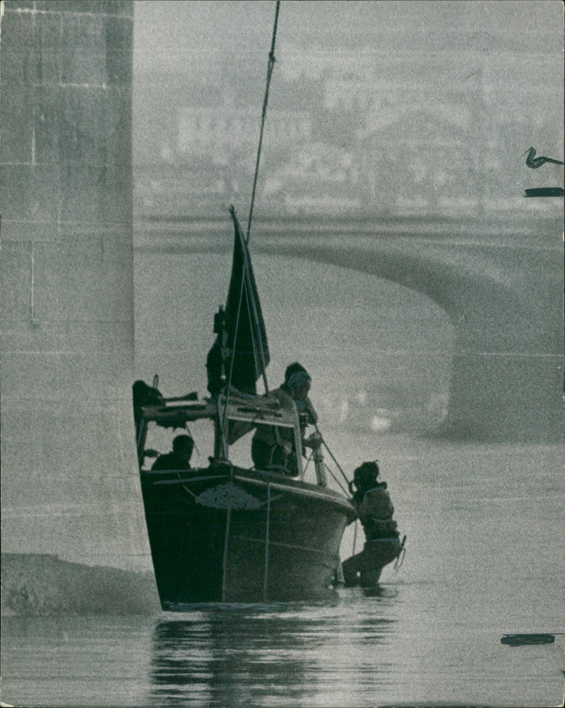 Shepherd's Bush murders: river police searching. - Vintage Photograph
