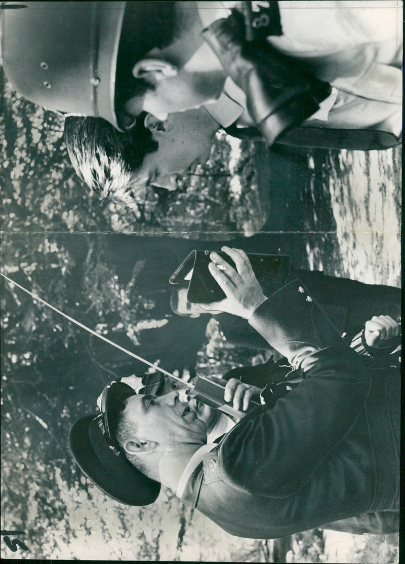 Shepherd's Bush murders: walkie talkie during hunt. - Vintage Photograph