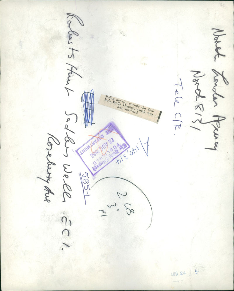 Shepherd's Bush murders: police activity outside. - Vintage Photograph