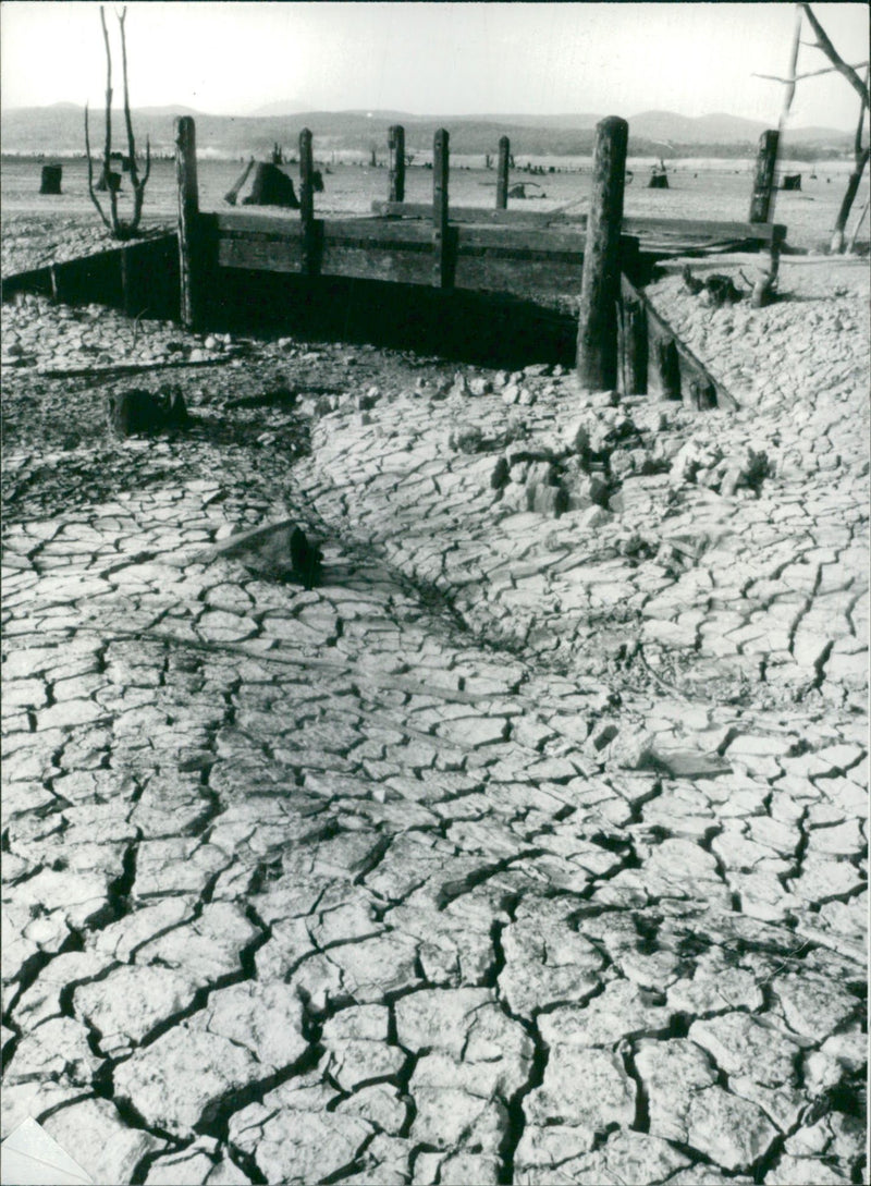 Drought in Australia: this bridge at the glenmaggie reservoir. - Vintage Photograph