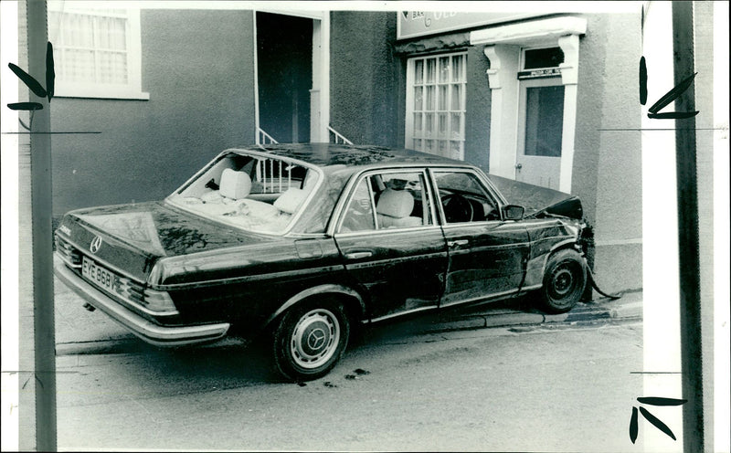 lloyds Bank , Bristol 1983 robbery:the gateaway mercedes car. - Vintage Photograph