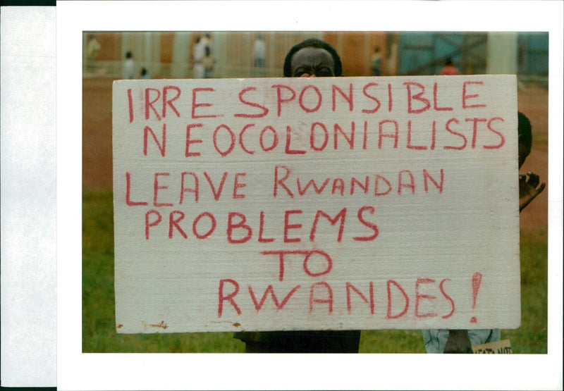 1995 MANY RESIDENTS KIGALI BELIEVE THAT THE STOOD TITLE WRITER UNITED DAVID - Vintage Photograph