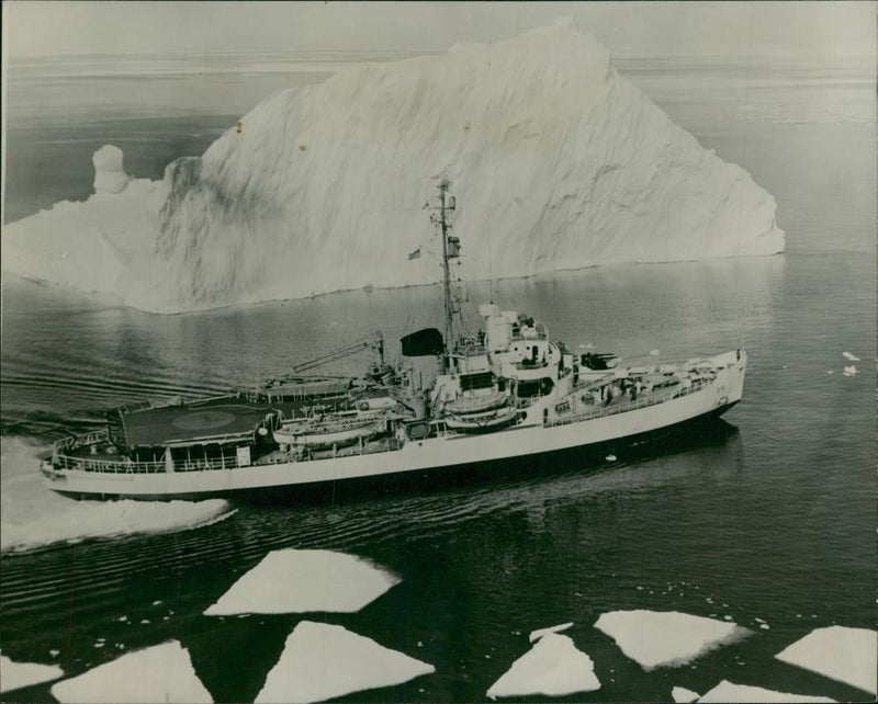 USA cosmic ray expedition in the arctic. - Vintage Photograph