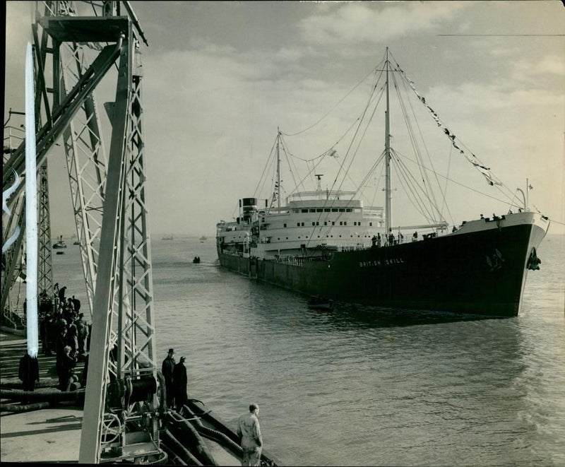 The 28,000 ton tanker British Skill. - Vintage Photograph